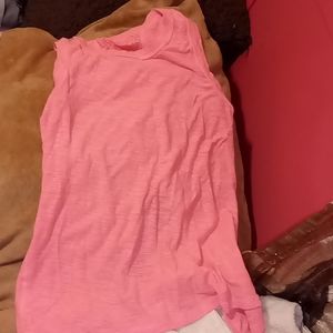 Pink sports shirt with slit in the back